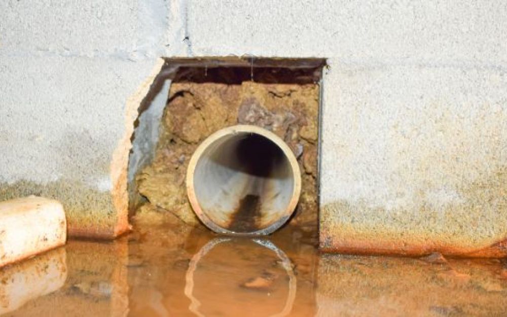 water in crawl space