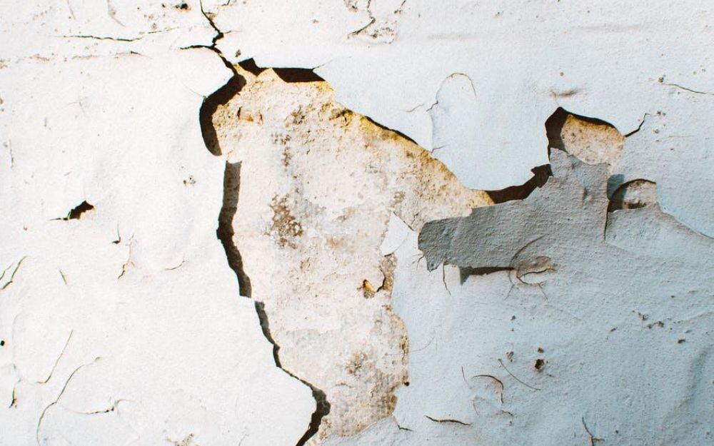 exterior wall cracks